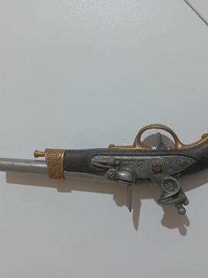 Napoleon pistol miniature like new, wood and metal