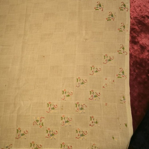 Embroidered tablecloth 70cm x 70cm