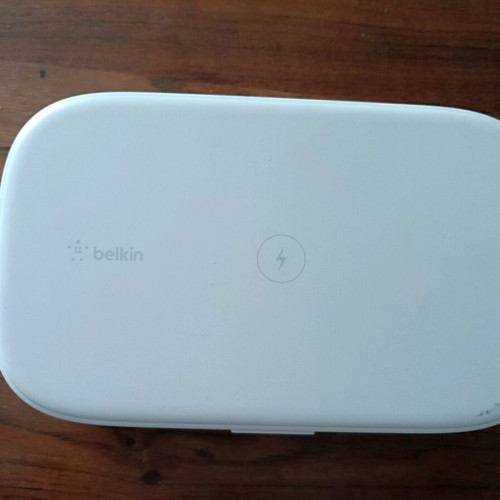 Belkin wireless charger 10W with UV sanitizing new