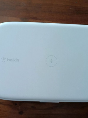Belkin wireless charger 10W with UV sanitizing new