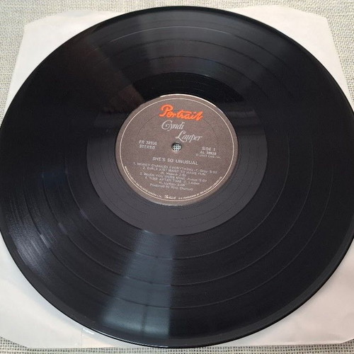 She's So Unusual LP από Cyndi Lauper σαν καινούργιο, ηλεκτρονικό είδος