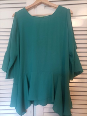 Μπλούζα πράσινη με άνοιγμα στα μανίκια Benetton σαν καινούργιο