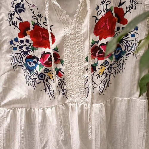 Shein dress xl white like new with embroidery
