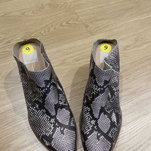 Shoes new, size 39, comfortable and stylish