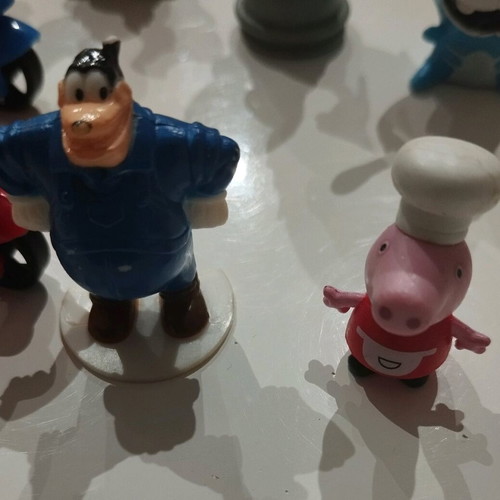 Various small toys like new, pack