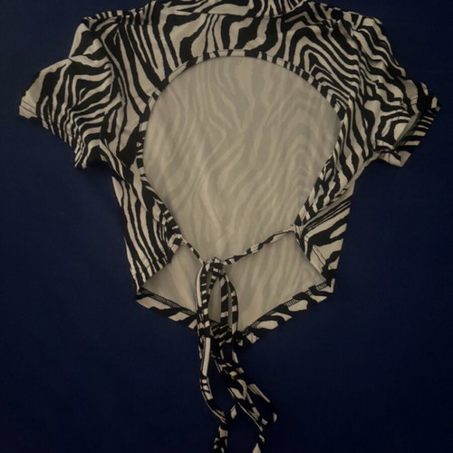 Zebre short-sleeve top with open back like new, size S