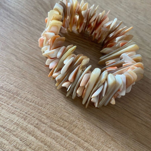 Shell bracelet like new, beige