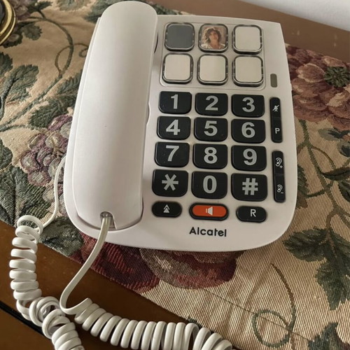 Alcatel landline phone like new, easy to use for seniors