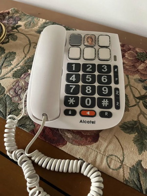 Alcatel landline phone like new, easy to use for seniors