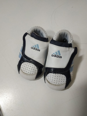 Παπούτσια αγκαλιάς Adidas μεταχειρισμένα, Νο 18