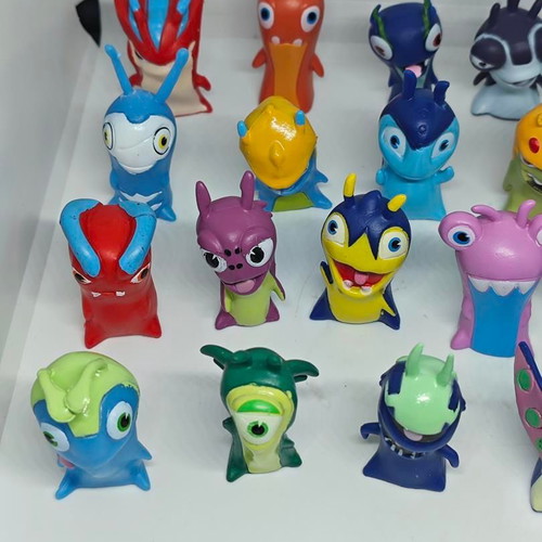 Slugterra figures set like new, collection of 24 pieces