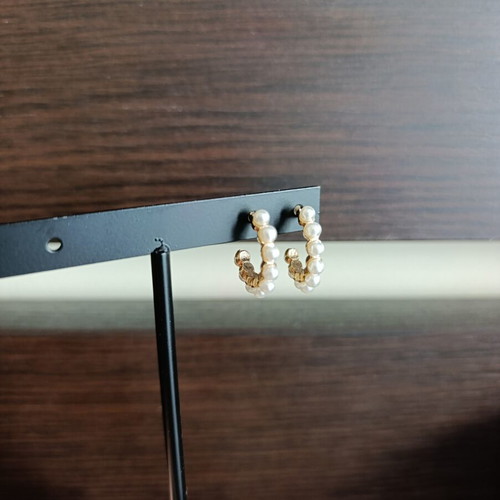 Gold earrings with pearls, like new