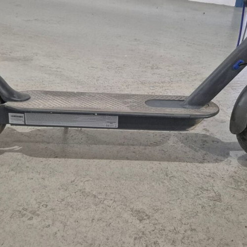 Xiaomo Mi Electric Scooter 3 with charger and phone mount