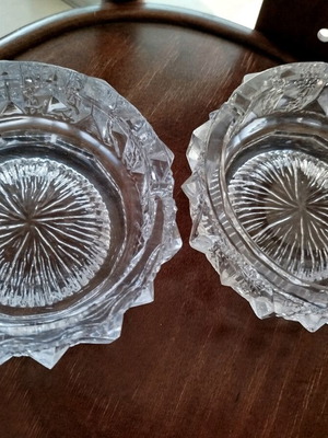 Crystal ashtray set like new