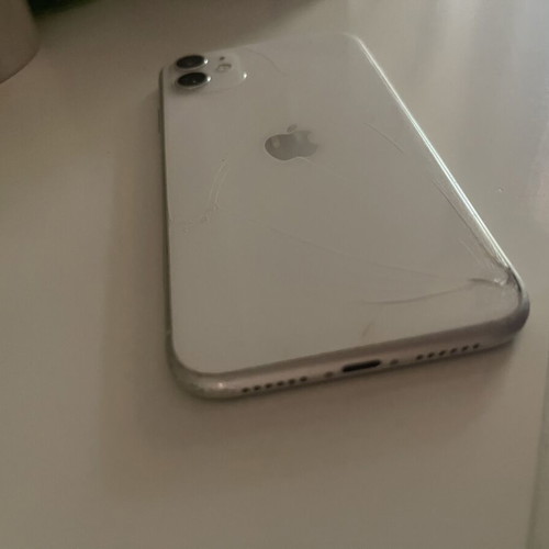 Apple iPhone 11 64GB white used with screen damage