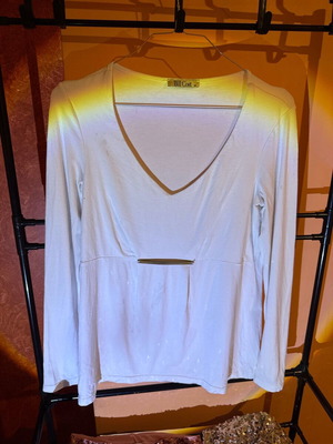 Bill Cost White Blouse with V Neck and Metal Detail like new