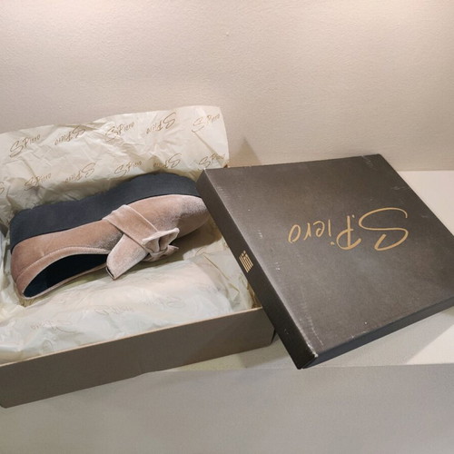 Women's boots new with genuine velvet