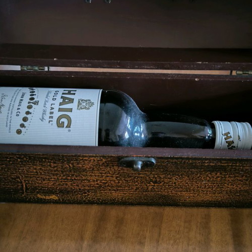 Vintage wooden wine case hand-painted