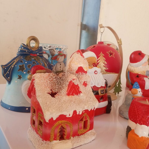 Christmas decoration set used, 11 pieces including music snow globe and ceramic candle holders