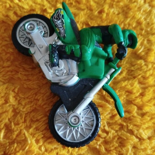 Hot Wheels motorcycle friction series with rider and helmet like new