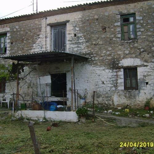 Building unfinished two-story with old stone house on 800 sqm plot in Lamia