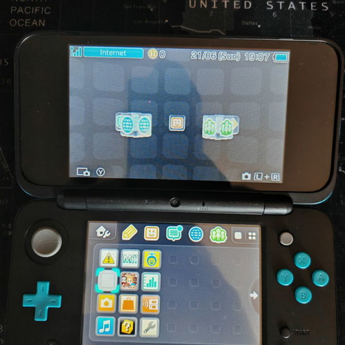 Nintendo 2DS XL like new with stylus, charger, and 4GB SD card