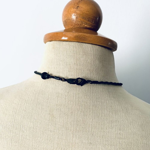 Necklace made of natural shell, like new, black and white