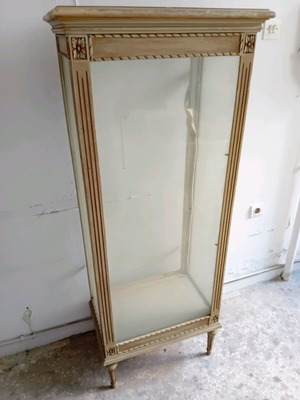 Louissense patina display cabinet used, classic