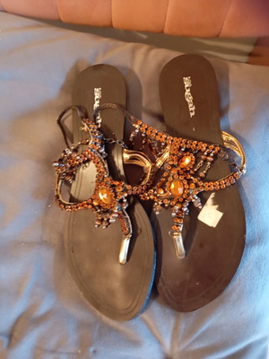 Sandals size 38 new, brown with chain decoration
