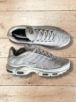 Nike Air Max Plus sneakers used, size 45, white