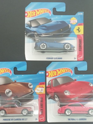 Hot Wheels σετ 3 αυτοκινήτων: Ferrari 12Cilindri και 2 Porsche Carrera