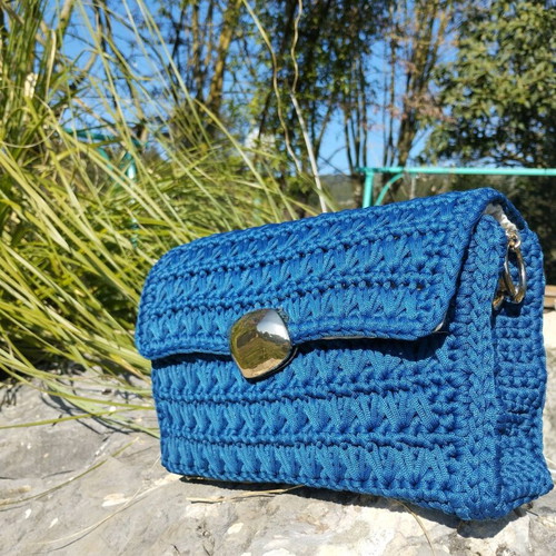 Handmade knitted shoulder bag blue, lined with gold details
