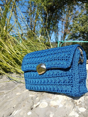 Handmade knitted shoulder bag blue, lined with gold details