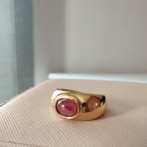 Ring in gold color with pink stone like new