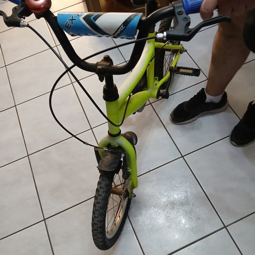 Children's Bicycle used, unisex for ages 6 to 8 with V-Brakes