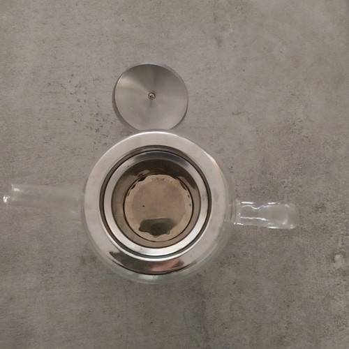 Glass teapot like new with tea filter