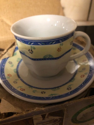Set of 6 cups with 6 saucers new in box