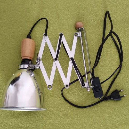 Adjustable aluminum lamp like new with wooden details
