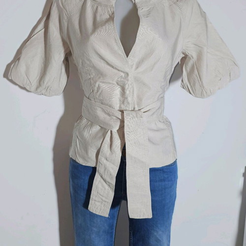 Zara jacket with flattering cut and belt like new, beige