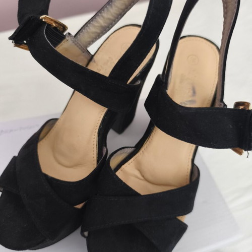 Black suede sandals like new, size 36 with thick heel