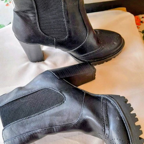 Chelsea boots like new, size 40, black, 8 cm heel