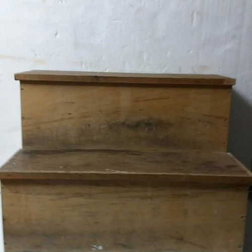 Wooden step new in good condition