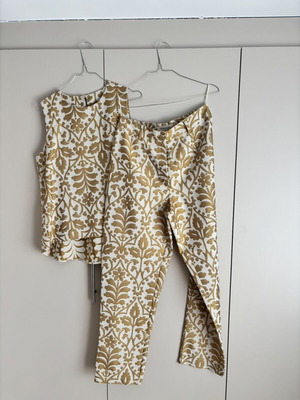 Moutaki set white gold top S/M and medium pants like new