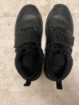 Nike basketball shoes used, black low cut, size 40