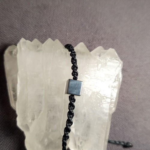 Bracelet with hematite energy crystal new, black