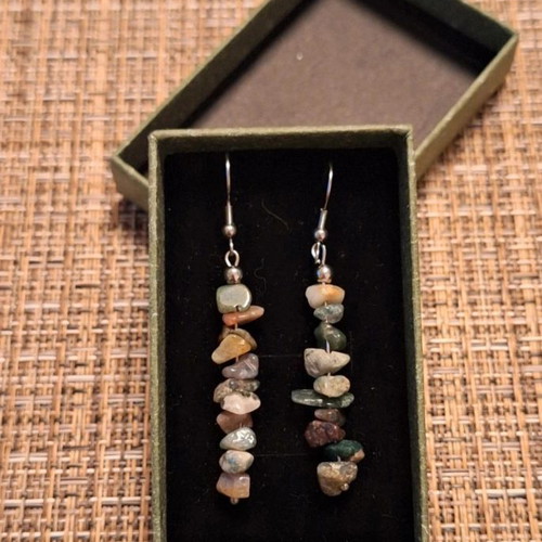 Dangling earrings with stones new, multicolored