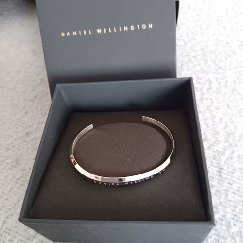 Daniel Wellington stainless steel bracelet new, silver