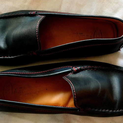 TOD'S FERRARI LOAFERS like new