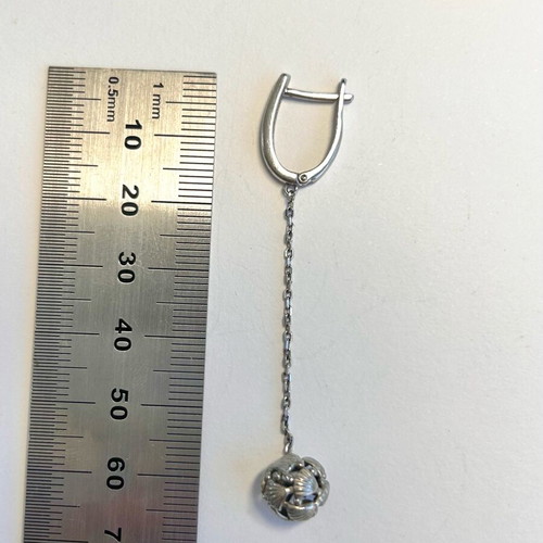 Silver Seashell Drop Mono Earring like new, silver tone