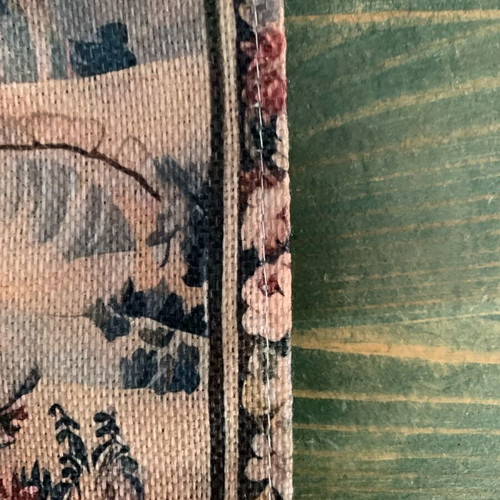 Sous Plats with Renaissance Design like new, polyester fabric